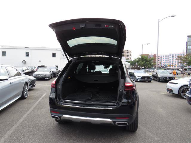 Used 2025 Mercedes-Benz GLE 450e 4MATIC w/ Driver Assistance Package image 34