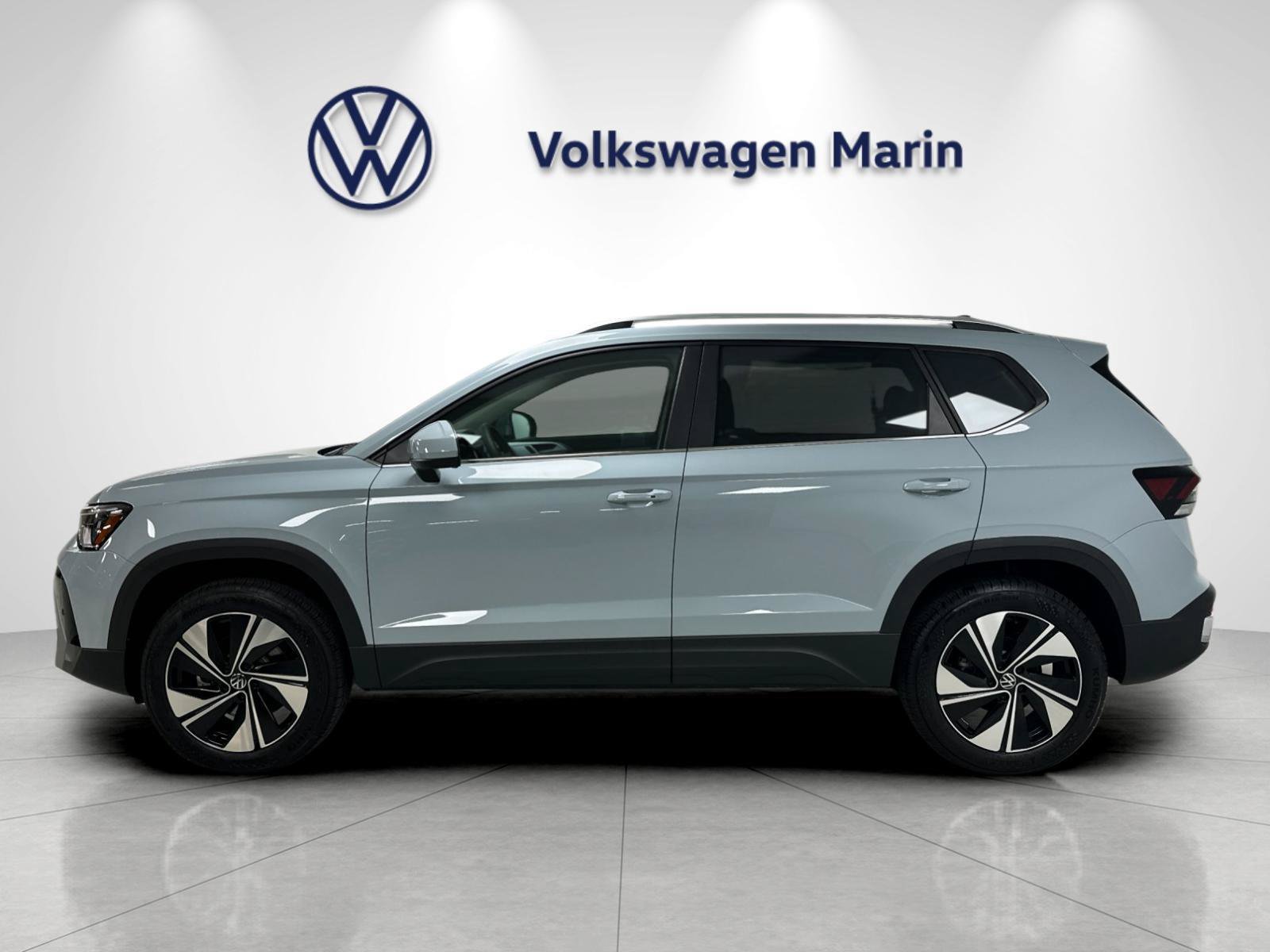 New 2027 Volkswagen Taos SE AWD/4WD image 2