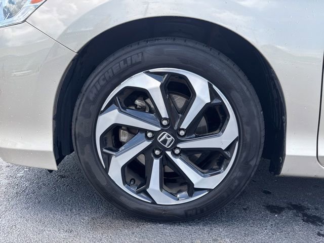 Used 2017 Honda Accord EX-L image 10