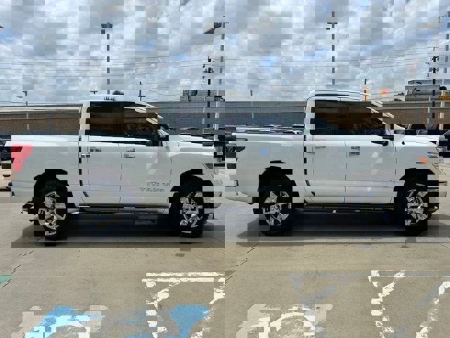 Used 2018 Nissan Titan SV w/ SV Convenience Package image 4