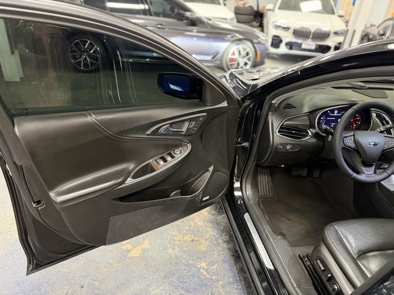 Used 2019 Chevrolet Malibu Premier w/ Sun and Wheel Package image 11