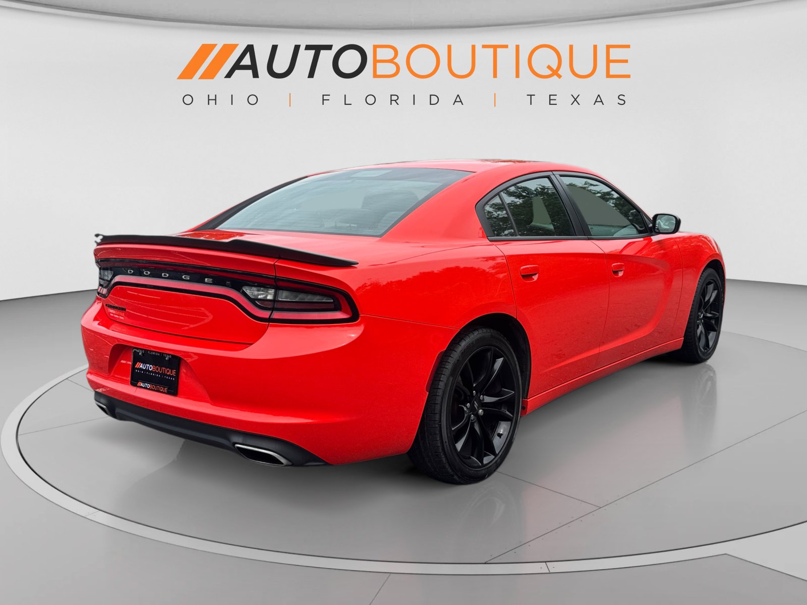 Used 2017 Dodge Charger SE w/ Blacktop Package RWD image 10