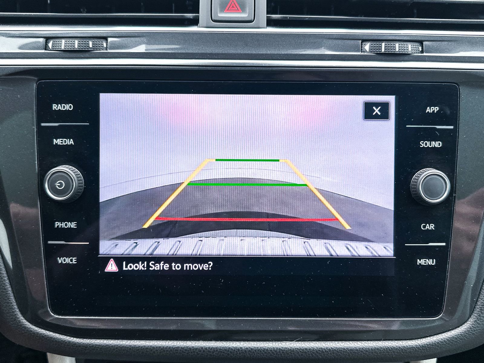 Used 2022 Volkswagen Tiguan SE w/ Panoramic Sunroof Package AWD/4WD image 6