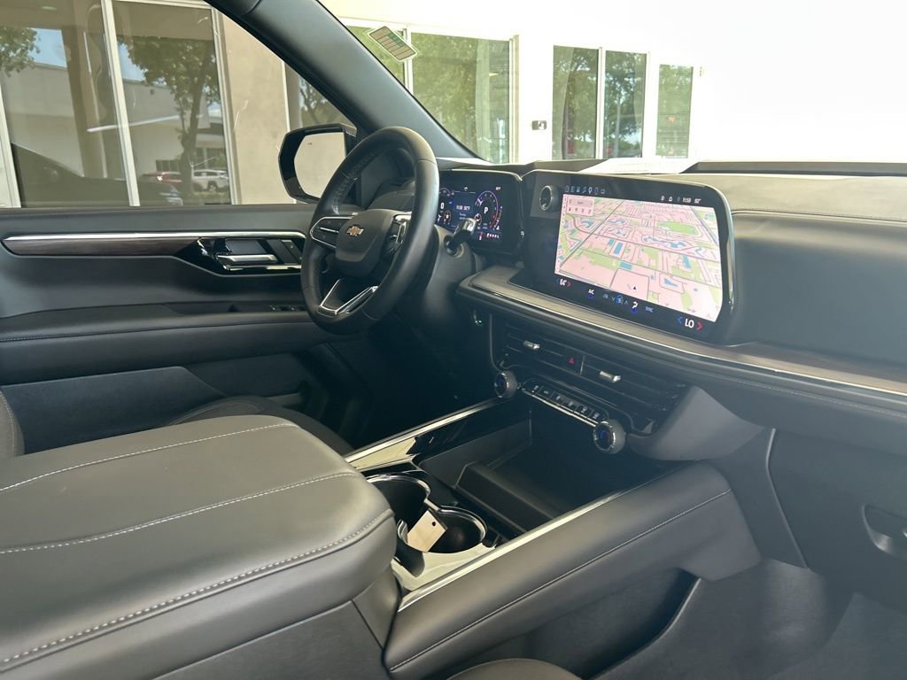 Used 2025 Chevrolet Suburban LS RWD image 22