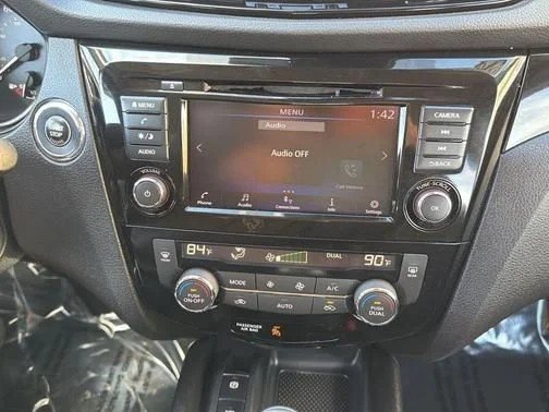 Certified 2022 Nissan Rogue Sport SV w/ Technology Package AWD/4WD image 17
