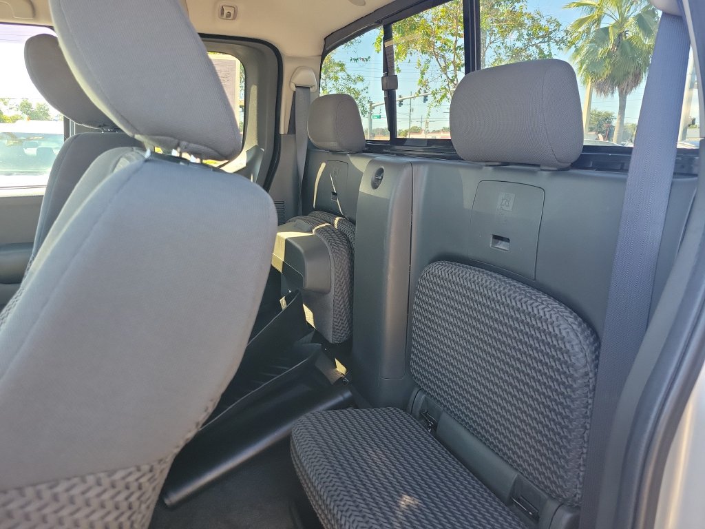 Used 2017 Nissan Frontier SV w/ SV Value Truck Package AWD/4WD image 8