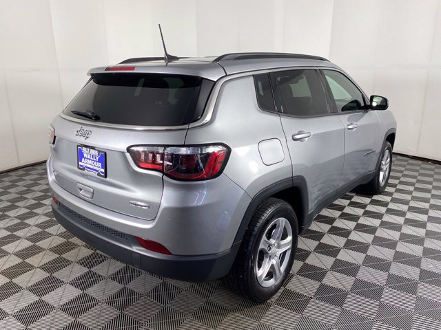 Used 2023 Jeep Compass Latitude w/ Convenience Group AWD/4WD image 7