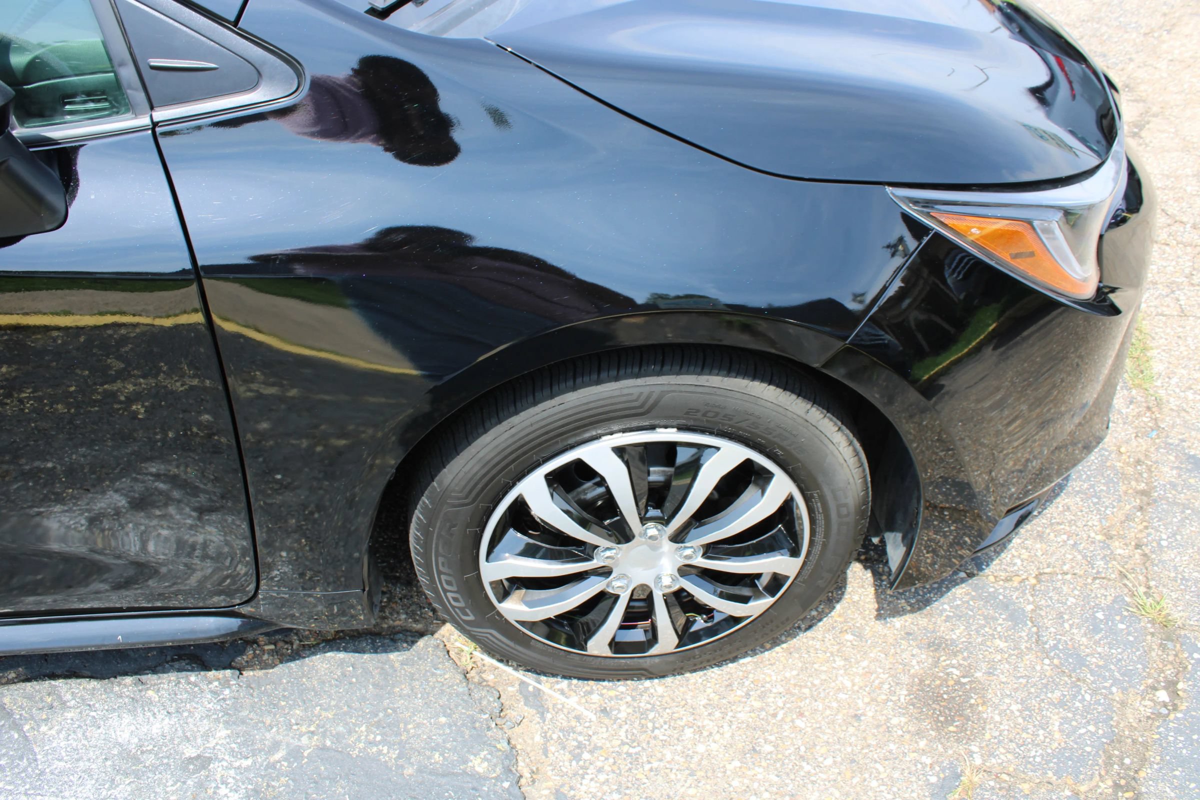Used 2023 Toyota Corolla LE FWD image 31