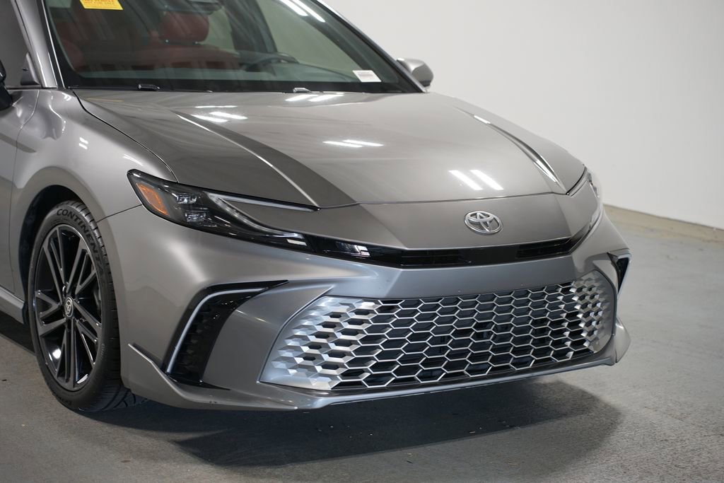Used 2025 Toyota Camry XSE FWD image 4
