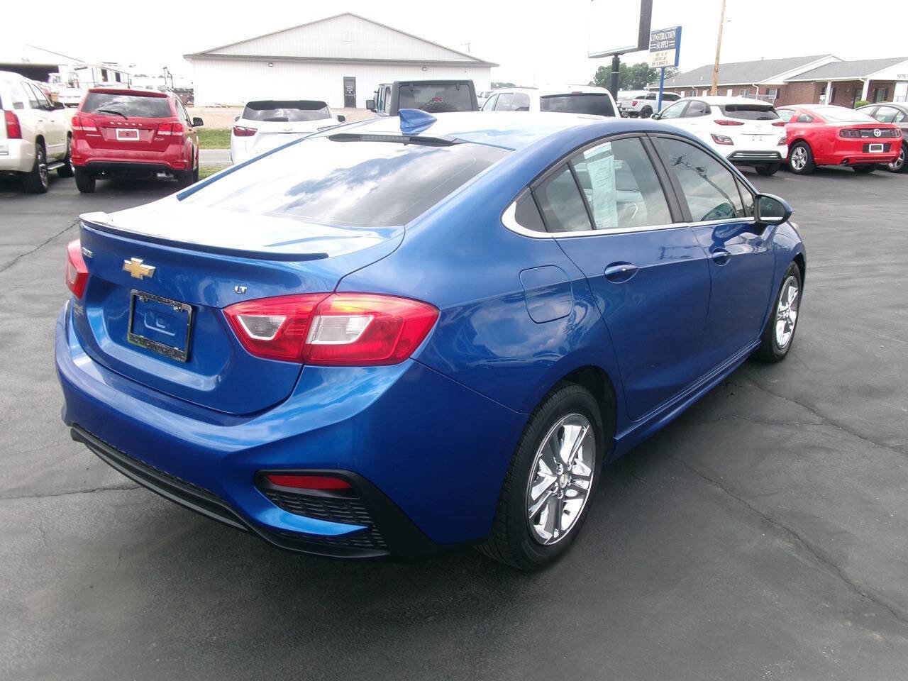 Used 2017 Chevrolet Cruze LT w/ Convenience Package FWD image 4