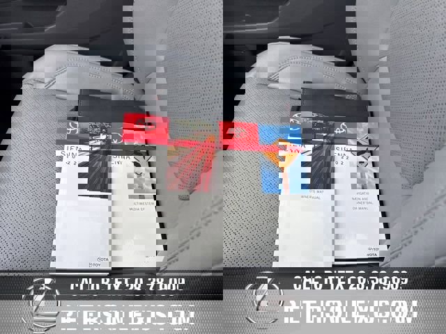 Used 2022 Toyota Sienna Limited AWD/4WD image 29