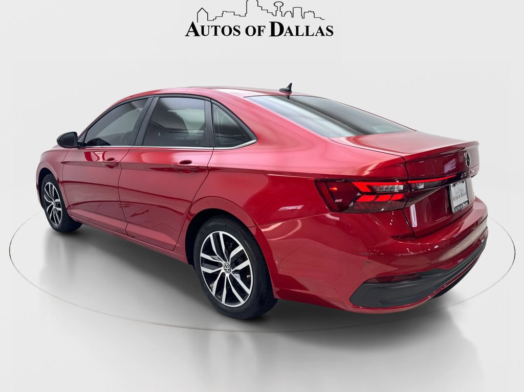 Used 2025 Volkswagen Jetta SE FWD image 9
