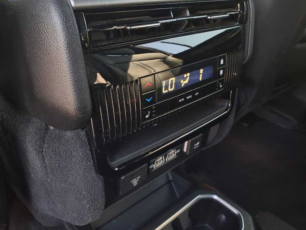 Used 2023 Jeep Wagoneer Series II AWD/4WD image 26