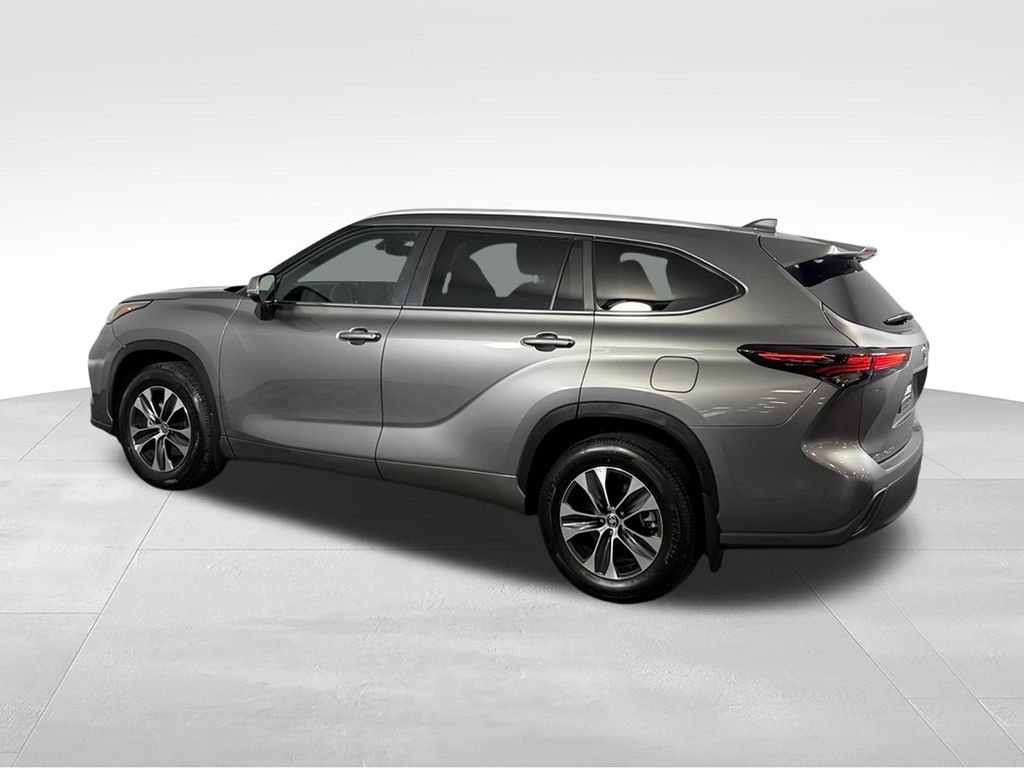 Used 2026 Toyota Highlander XLE AWD/4WD image 9