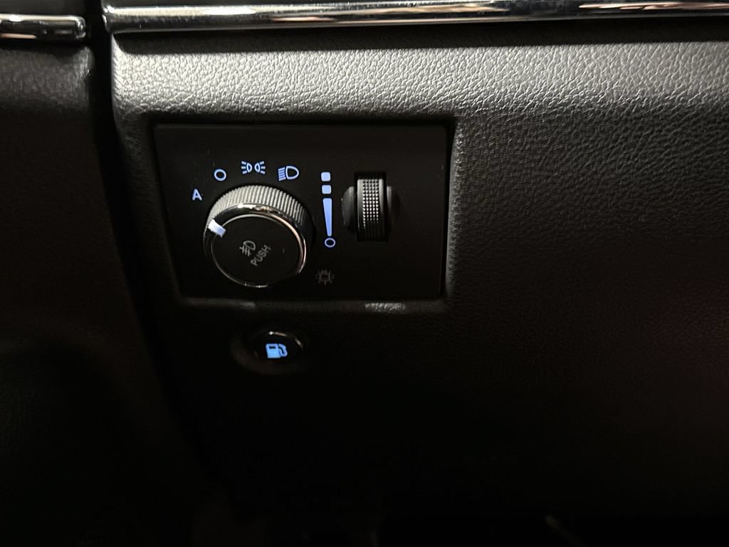 Used 2021 Jeep Grand Cherokee Limited AWD/4WD image 19