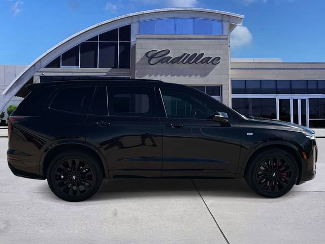 Used 2023 Cadillac XT6 Sport w/ LPO, ONYX Package image 4