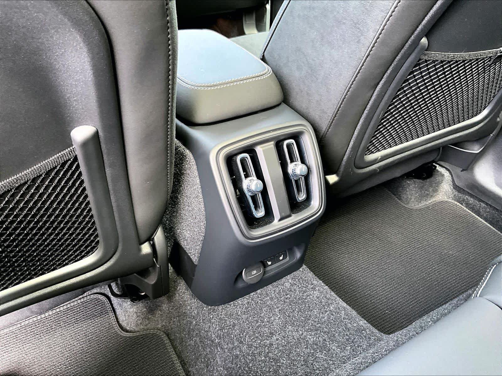 Used 2023 Volvo C40 P8 Recharge Ultimate AWD/4WD image 38