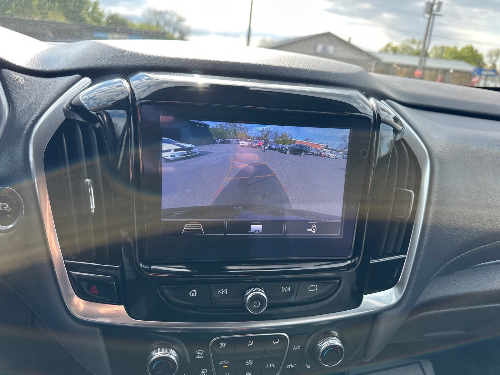 Used 2021 Chevrolet Traverse LT w/ LPO, 'HIT The Road' Package AWD/4WD image 34