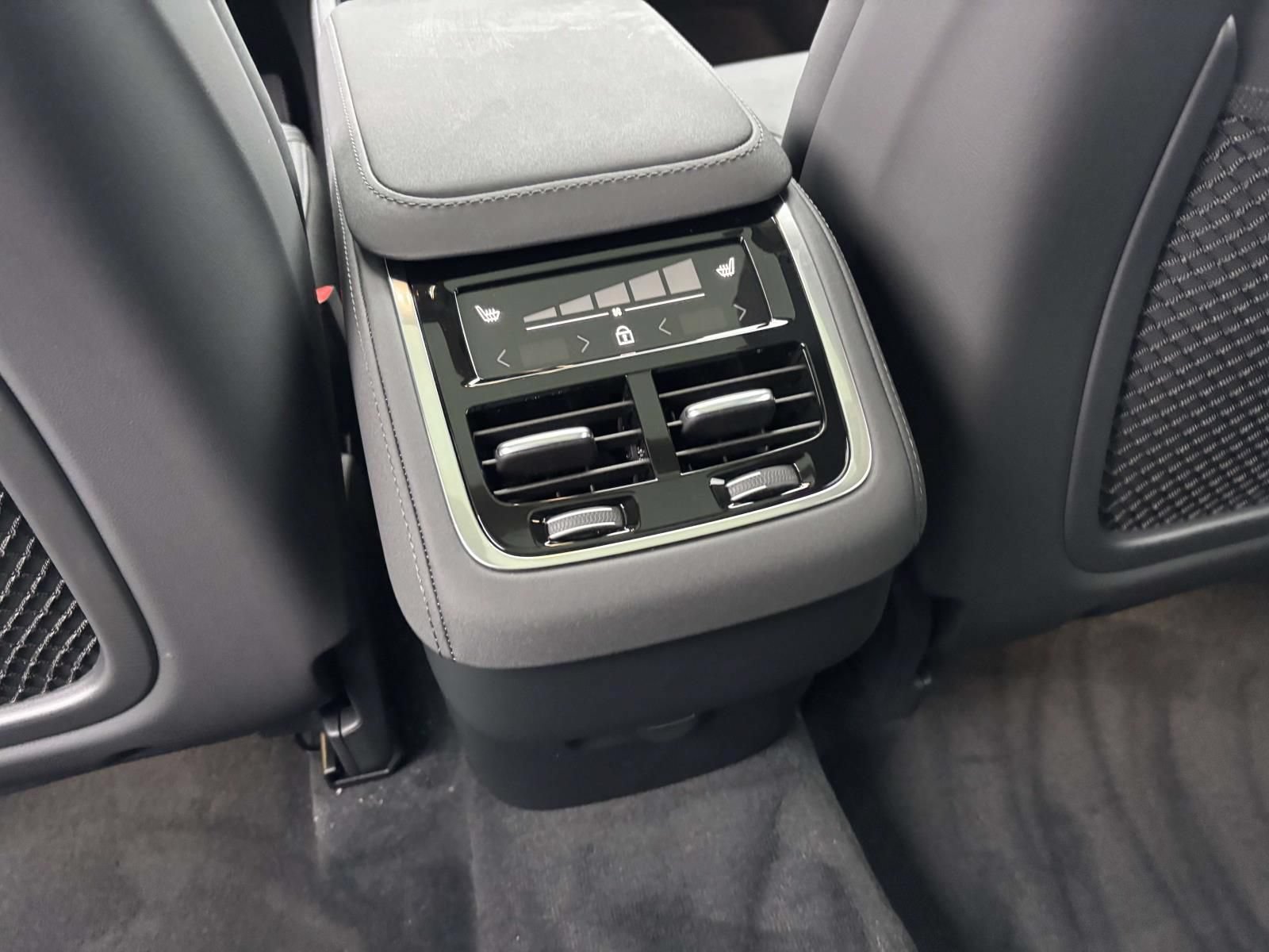 New 2026 Volvo XC90 B6 Plus w/ Protection Package Premier AWD/4WD image 32