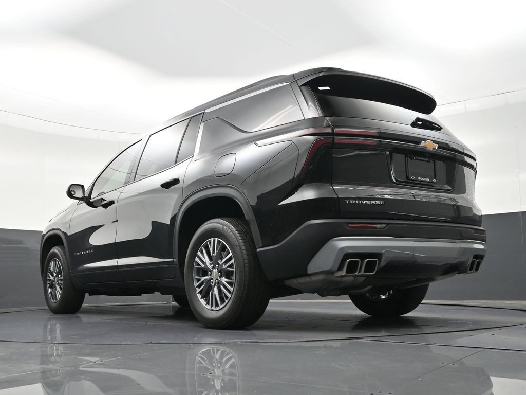 Used 2025 Chevrolet Traverse LT image 26