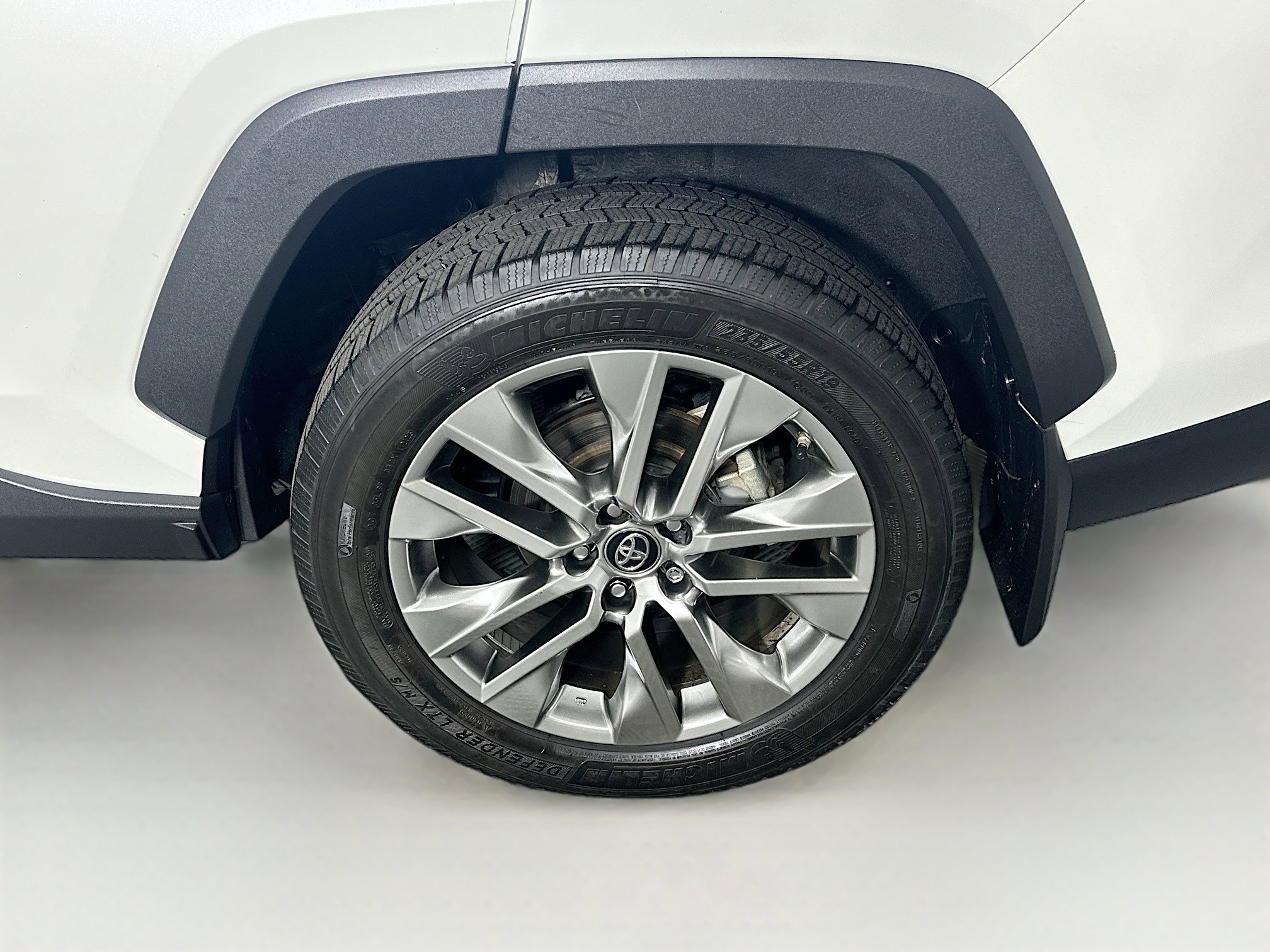 Used 2019 Toyota RAV4 Limited w/ Cold Weather Package FWD image 11