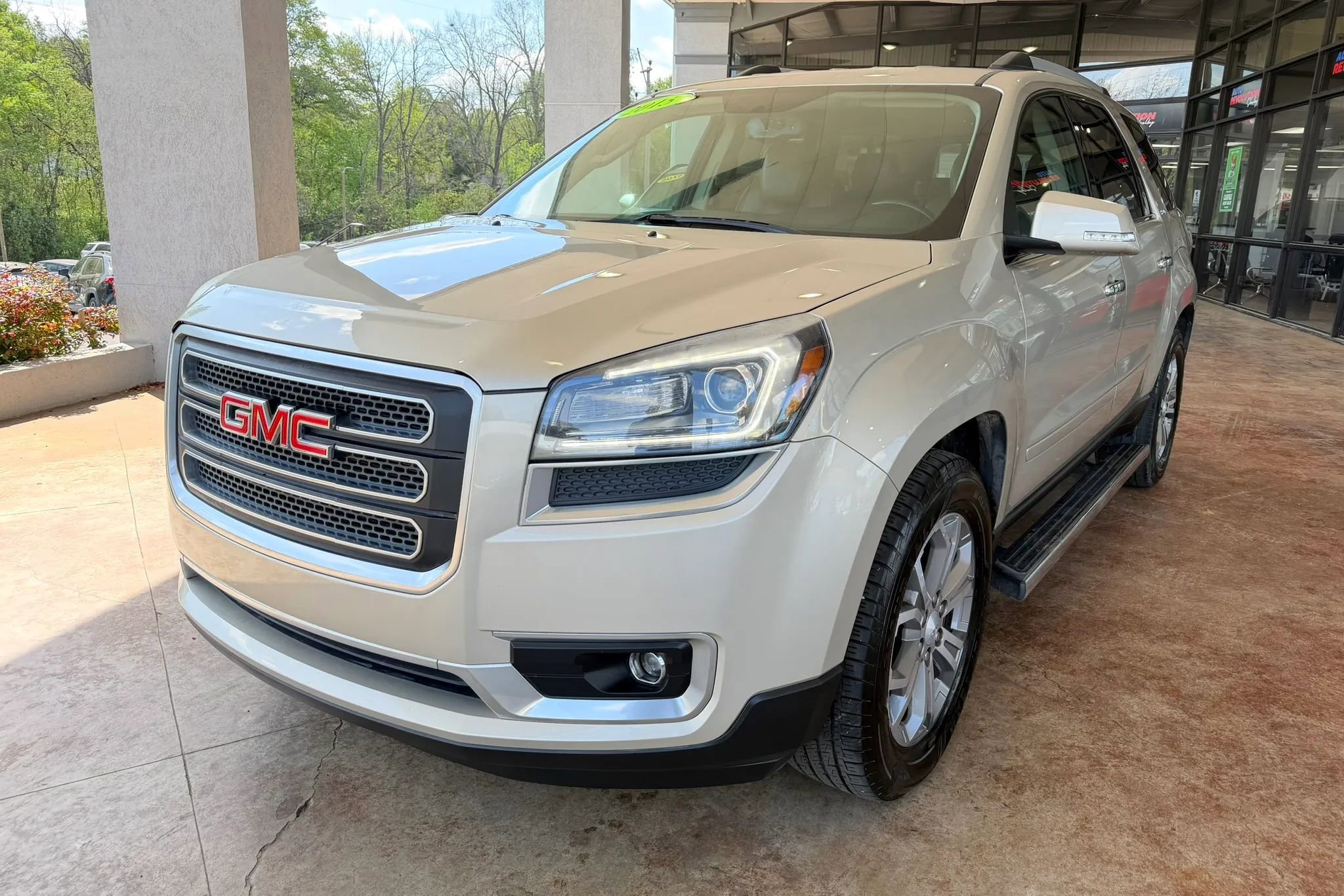 Used 2015 GMC Acadia SLT FWD image 3
