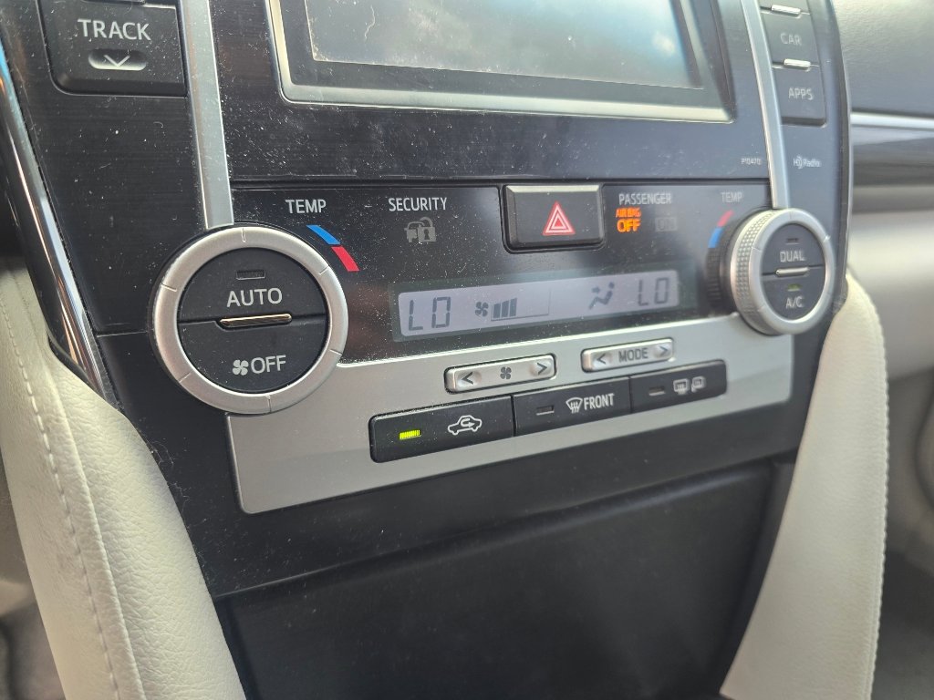 Used 2013 Toyota Camry XLE w/ Convenience Pkg image 21
