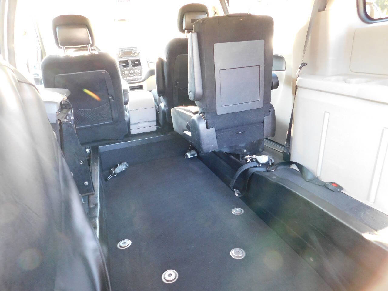 Used 2016 Dodge Grand Caravan SXT image 8