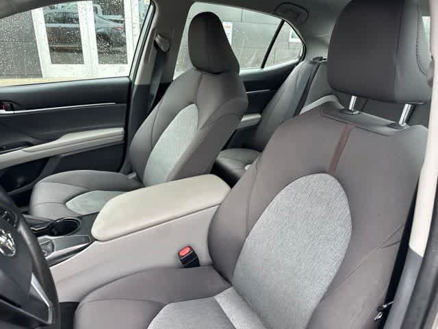 Used 2019 Toyota Camry LE FWD image 3