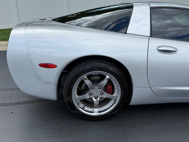 Used 2002 Chevrolet Corvette Coupe w/ Preferred Equipment Group2 RWD image 38
