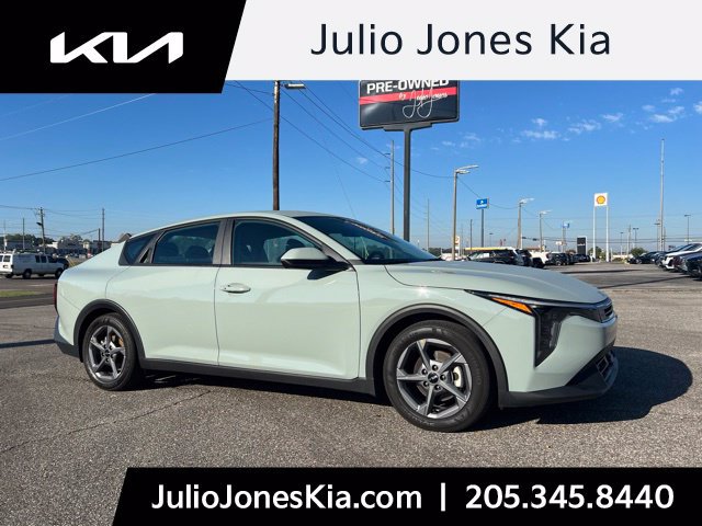Used 2025 Kia K4 FWD image 1