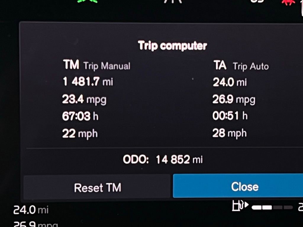 Used 2025 Volvo XC40 B5 Plus image 16