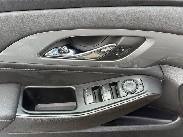 Used 2023 Chevrolet Traverse LT image 16