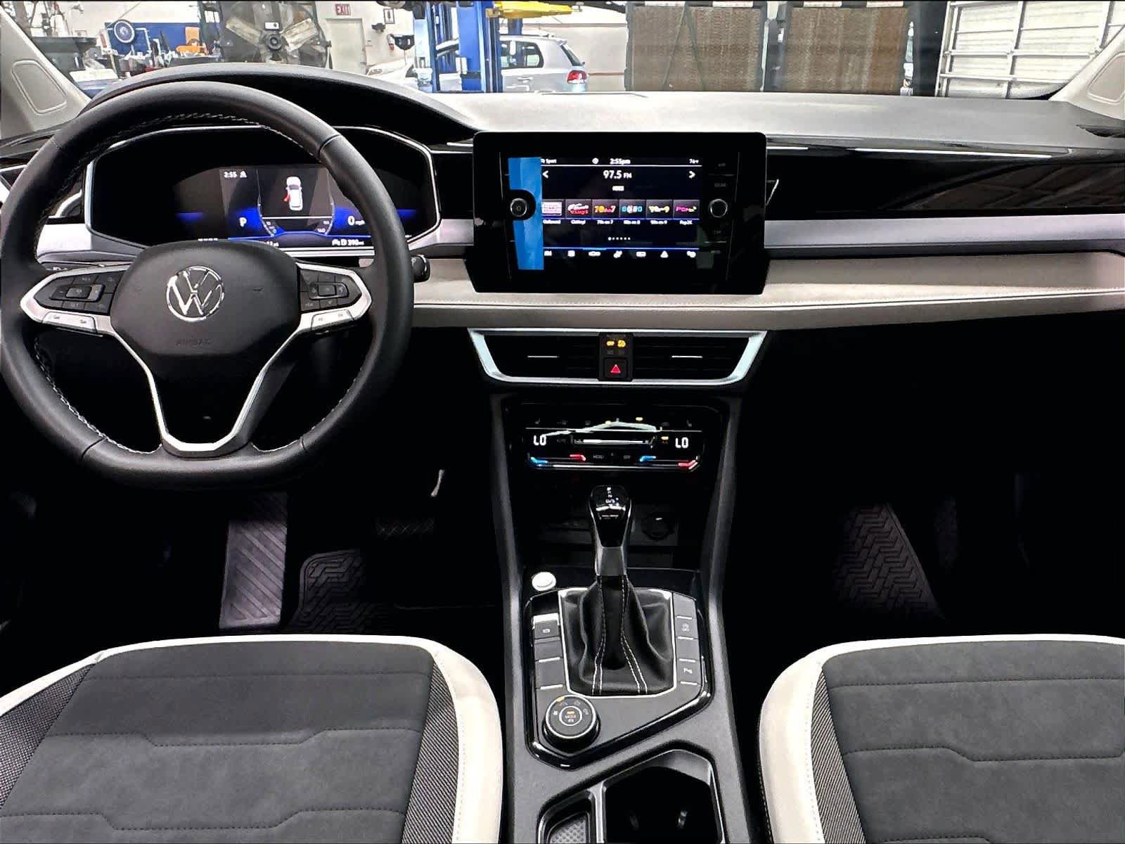 New 2026 Volkswagen Taos SE AWD/4WD image 5
