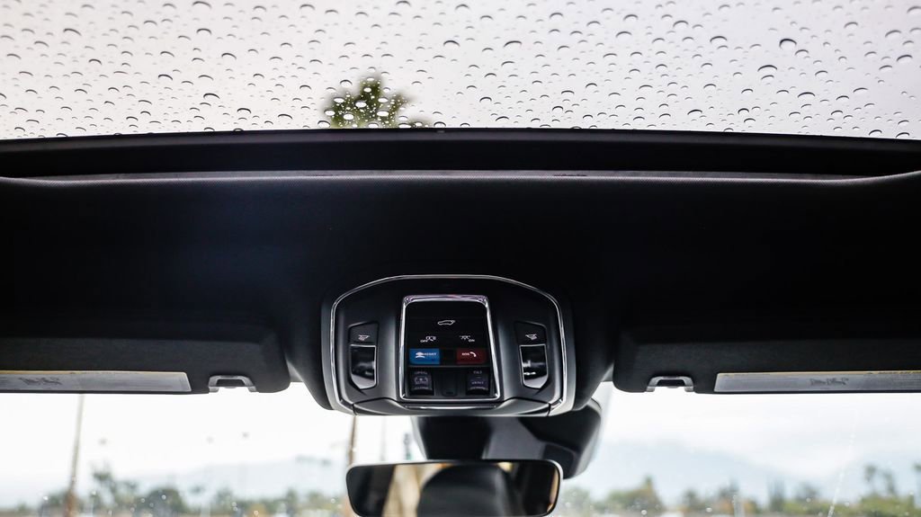 Certified 2025 Jeep Grand Cherokee Altitude image 17