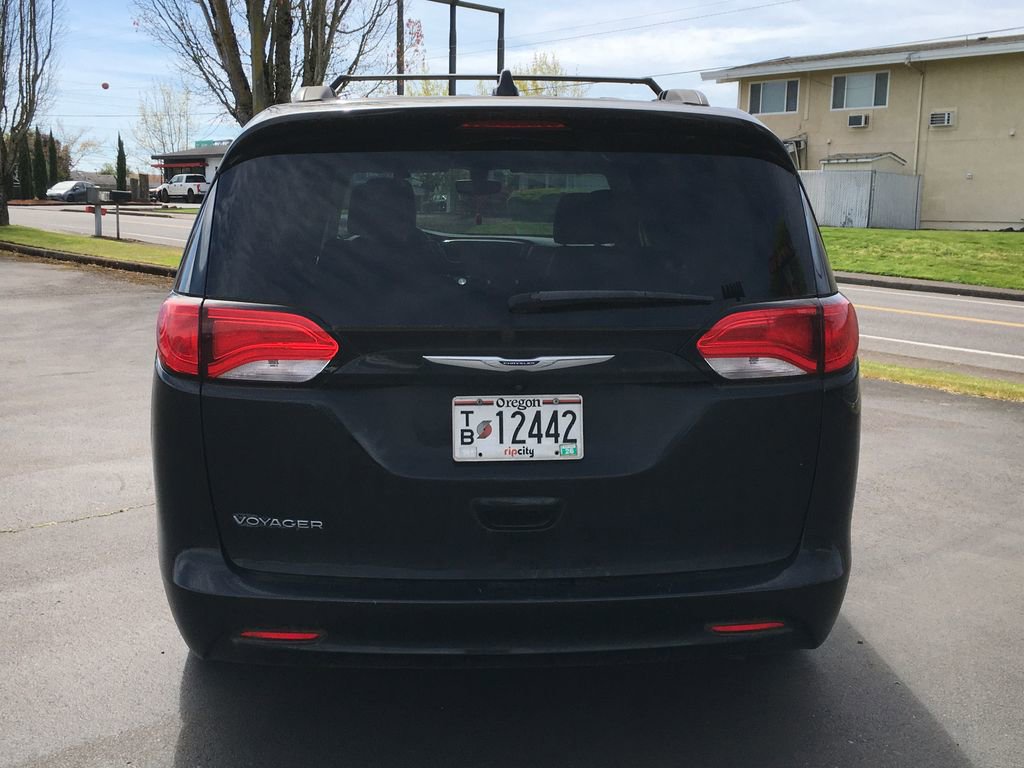 Used 2020 Chrysler Voyager Lxi FWD image 5