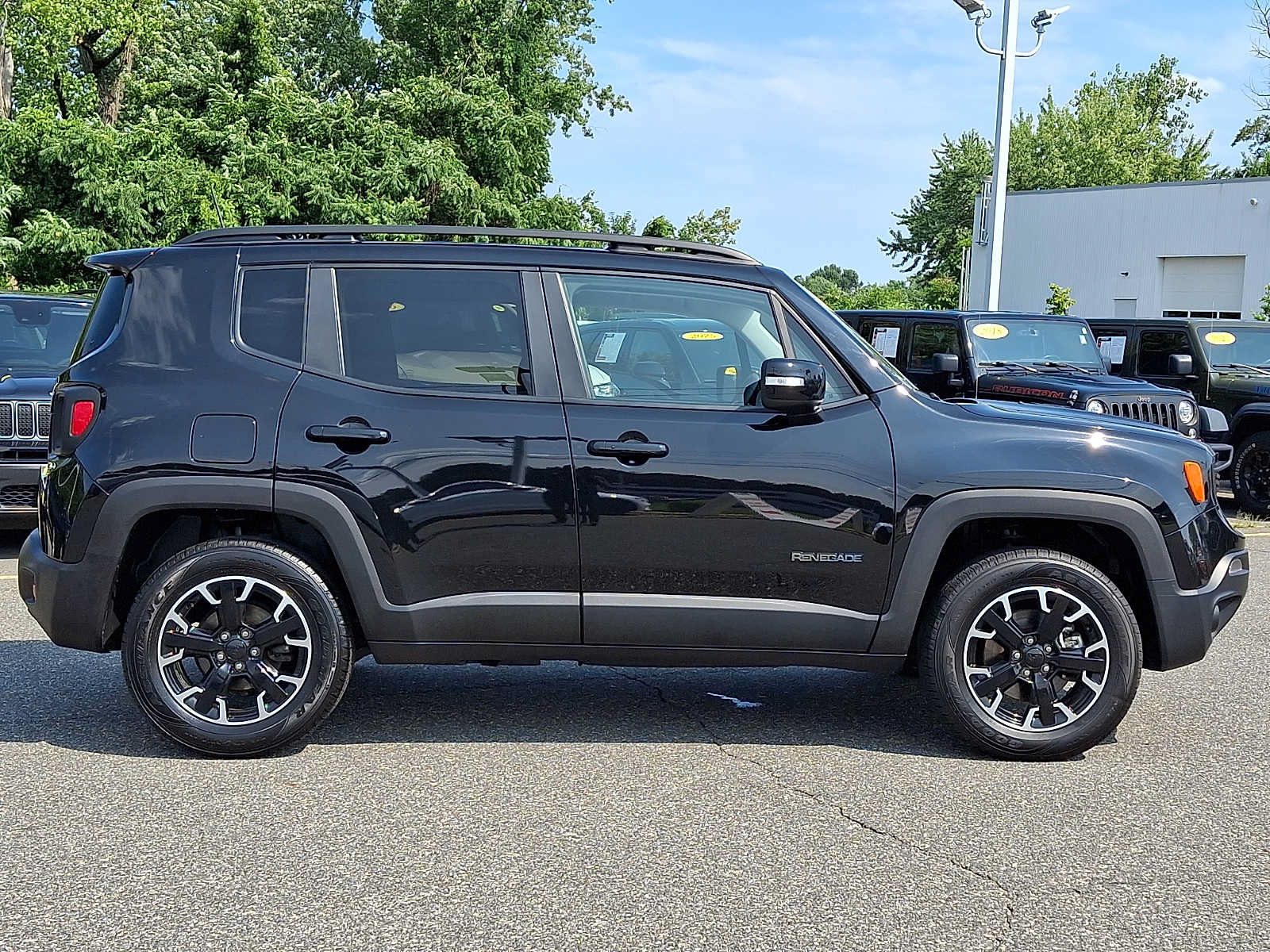 Certified 2023 Jeep Renegade Latitude AWD/4WD image 7