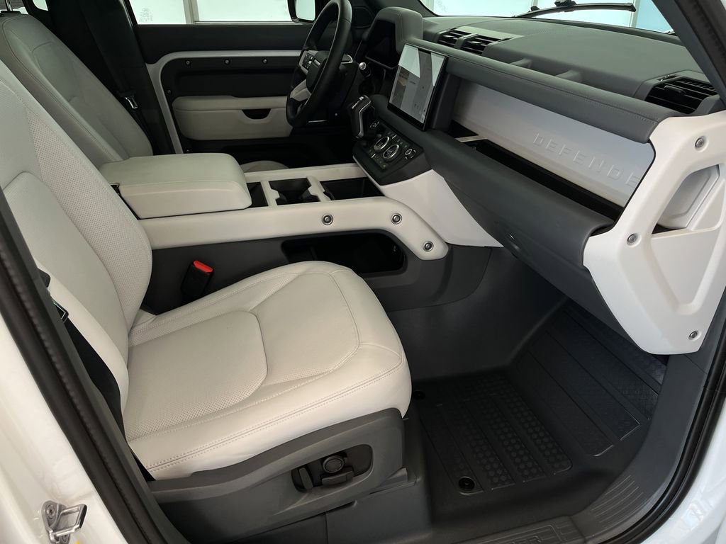 Used 2025 Land Rover Defender 110 S image 36