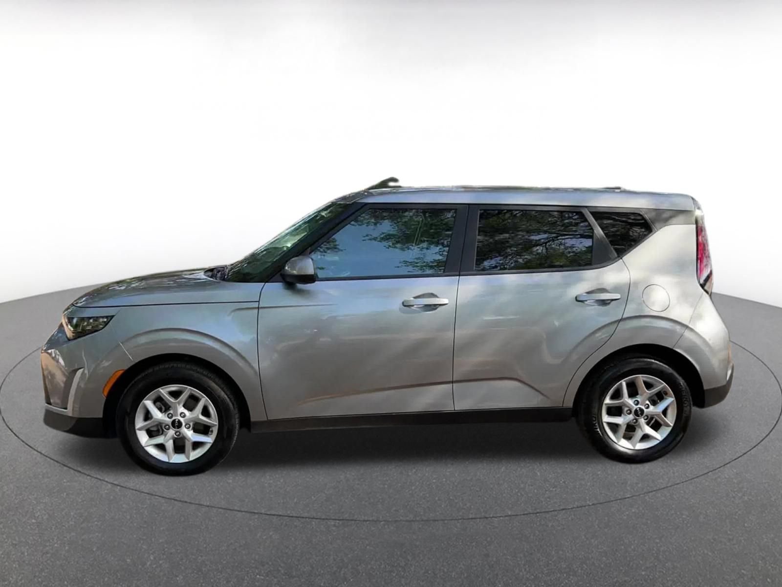 Used 2025 Kia Soul LX w/ LX Technology Package FWD image 9