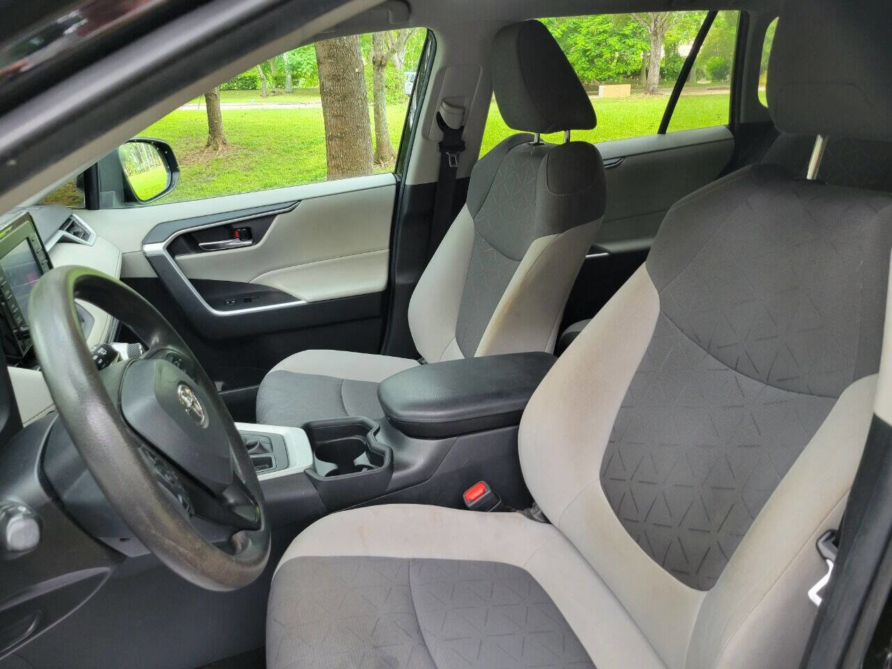 Used 2021 Toyota RAV4 XLE FWD image 16