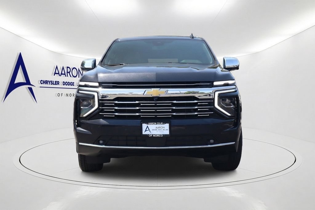 Used 2025 Chevrolet Suburban Premier RWD image 2