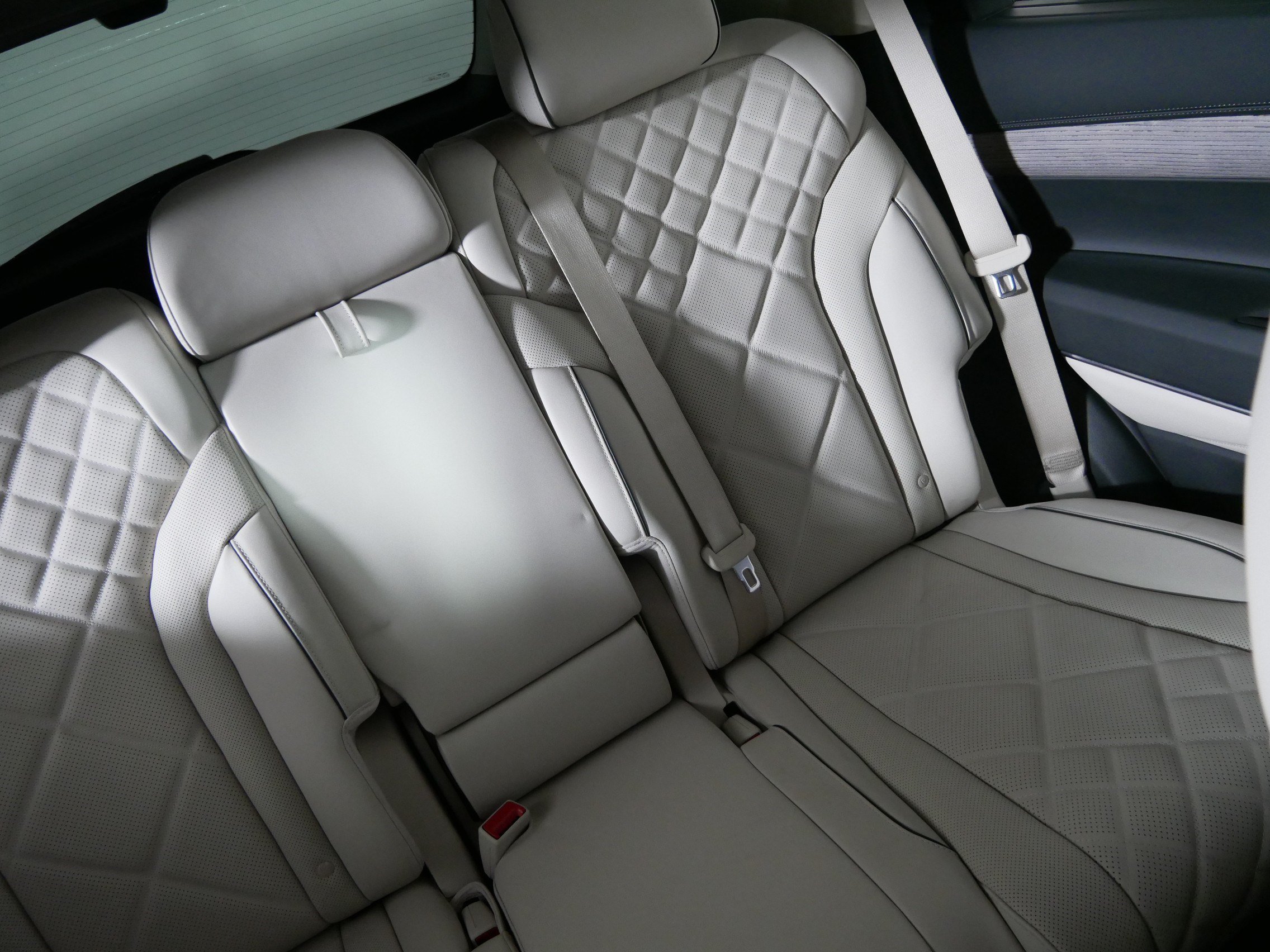 Certified 2025 Genesis GV80 3.5T Prestige AWD/4WD image 14