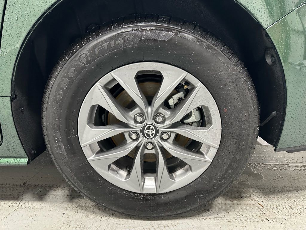 Used 2025 Toyota Sienna XLE image 69