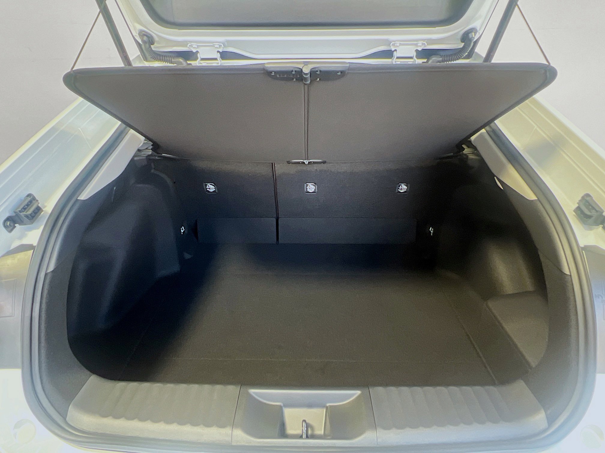 Used 2025 Toyota Prius LE FWD image 34