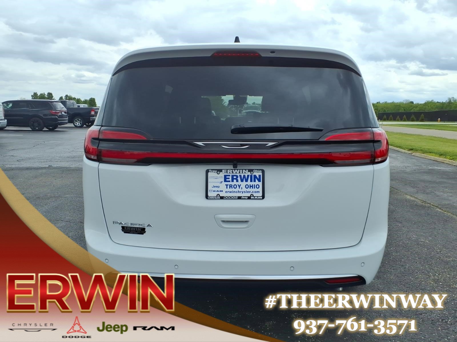 New 2027 Chrysler Pacifica Select FWD image 4