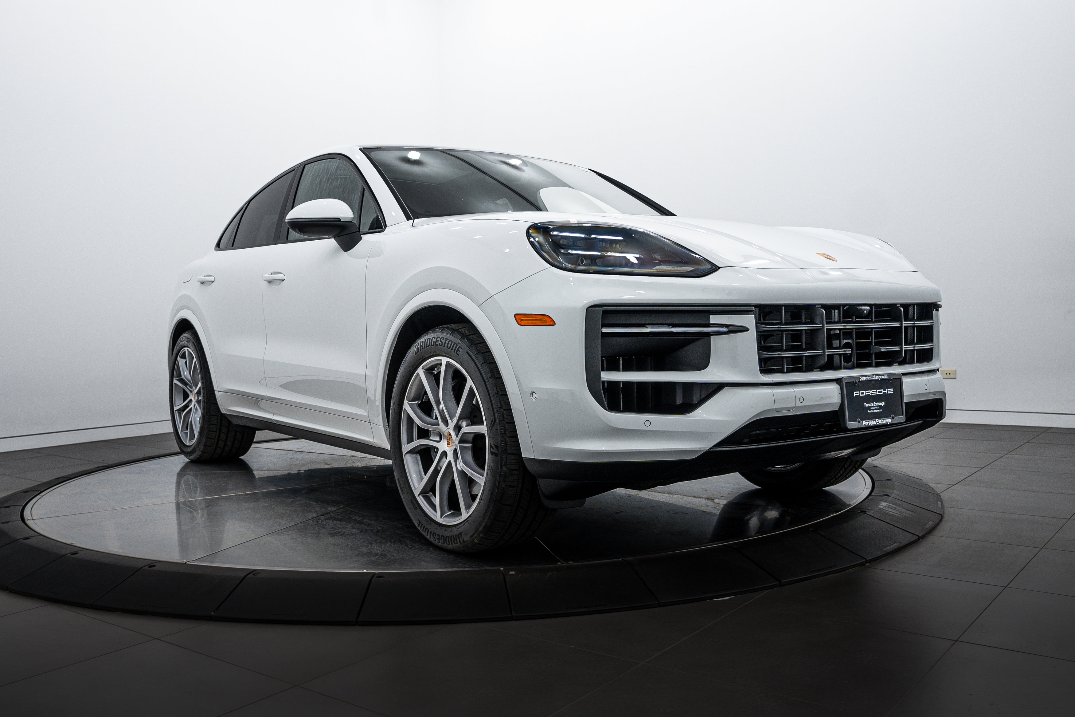 Certified 2025 Porsche Cayenne Coupe image 9