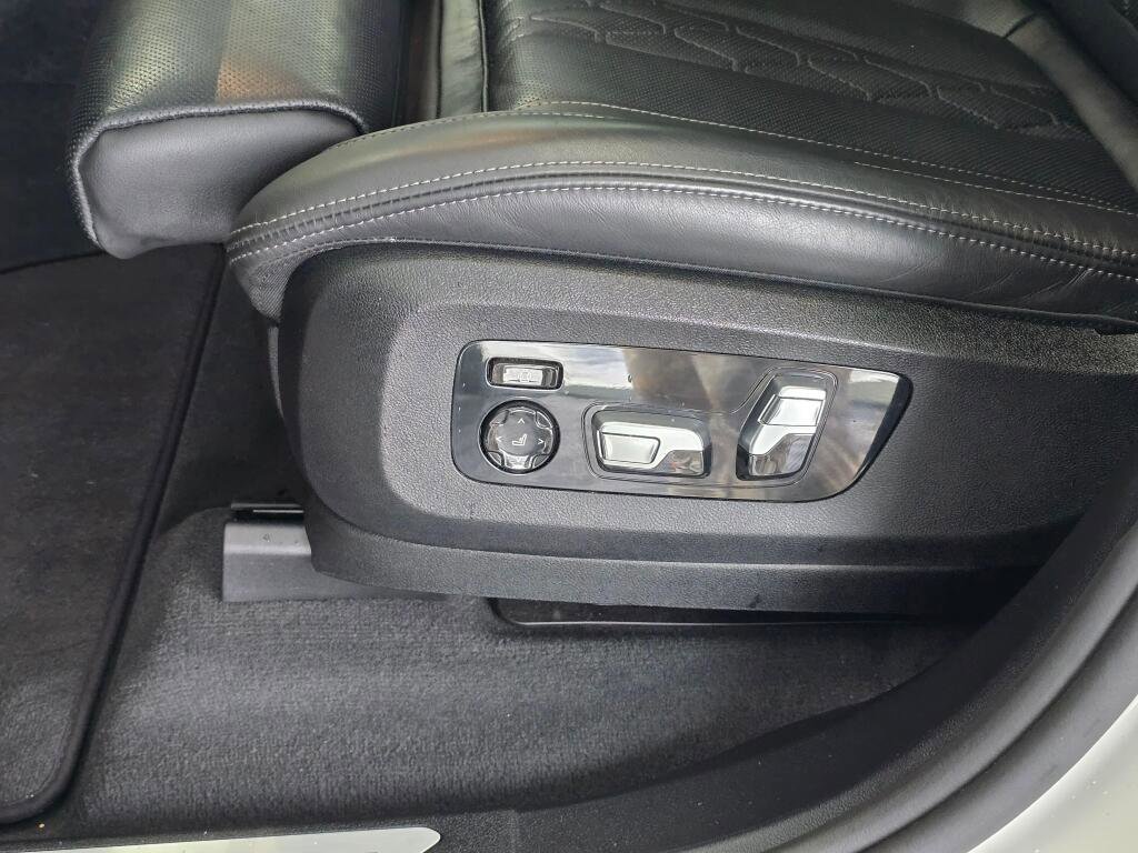 Used 2025 BMW X5 xDrive50e image 25