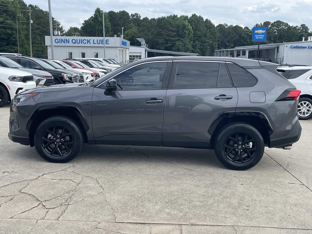 Used 2022 Toyota RAV4 LE FWD image 2