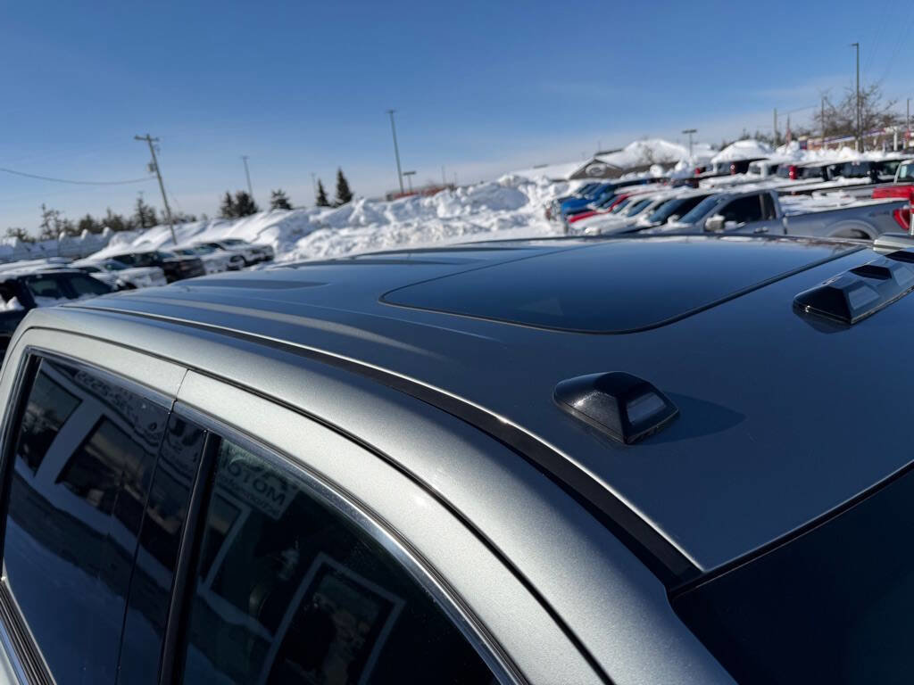 Used 2024 GMC Sierra 3500 SLT w/ SLT Premium Package image 73