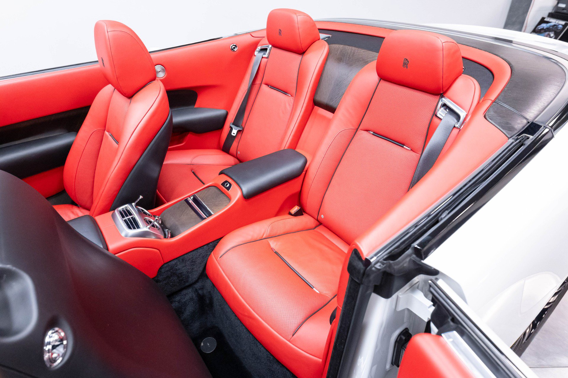 Used 2017 Rolls-Royce Dawn RWD image 26